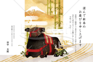 【2021年】金色の富士山を背景にたたずむウシが印象的な和風年賀状