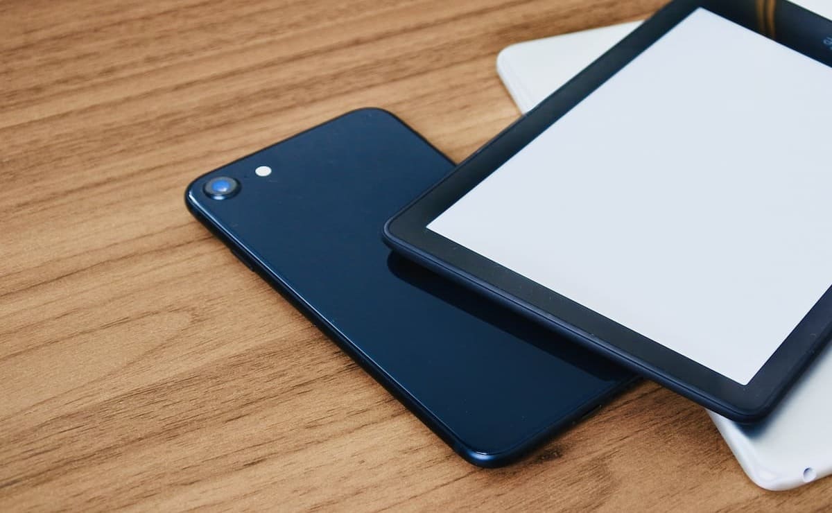 クラウドPBXとスマホを連携するには? 方法やメリットを解説