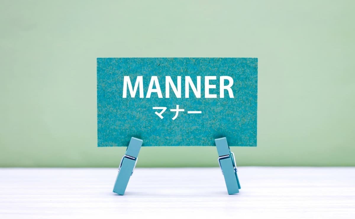 ビジネスチャットを活用するうえでの基本マナー|違反行為と注意点を解説