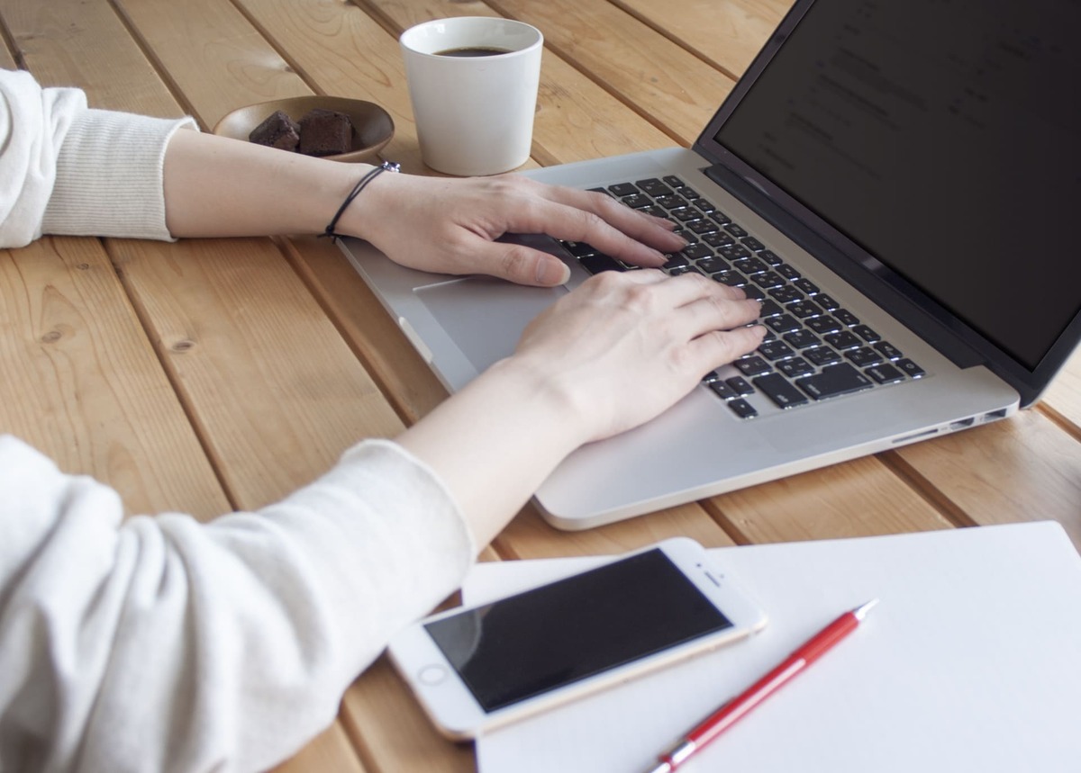 ビジネスチャットツールのおすすめ11選を比較！ 選び方も解説