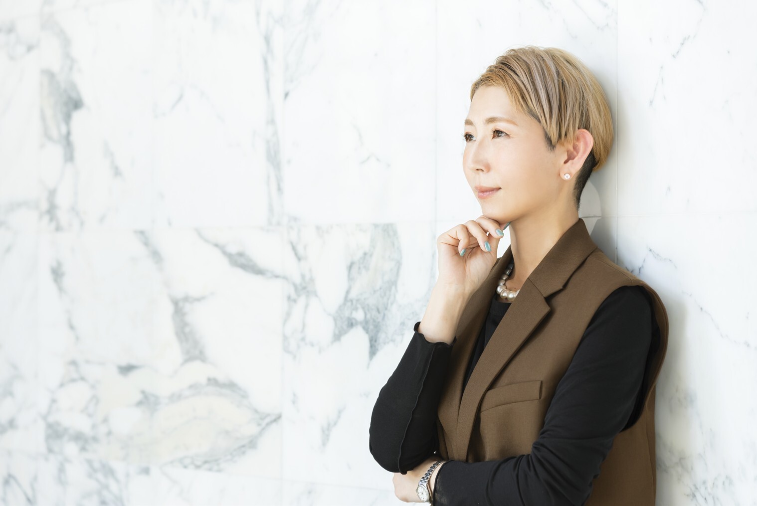 勅使川原 真衣 氏