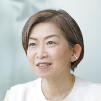 安田幸代 氏