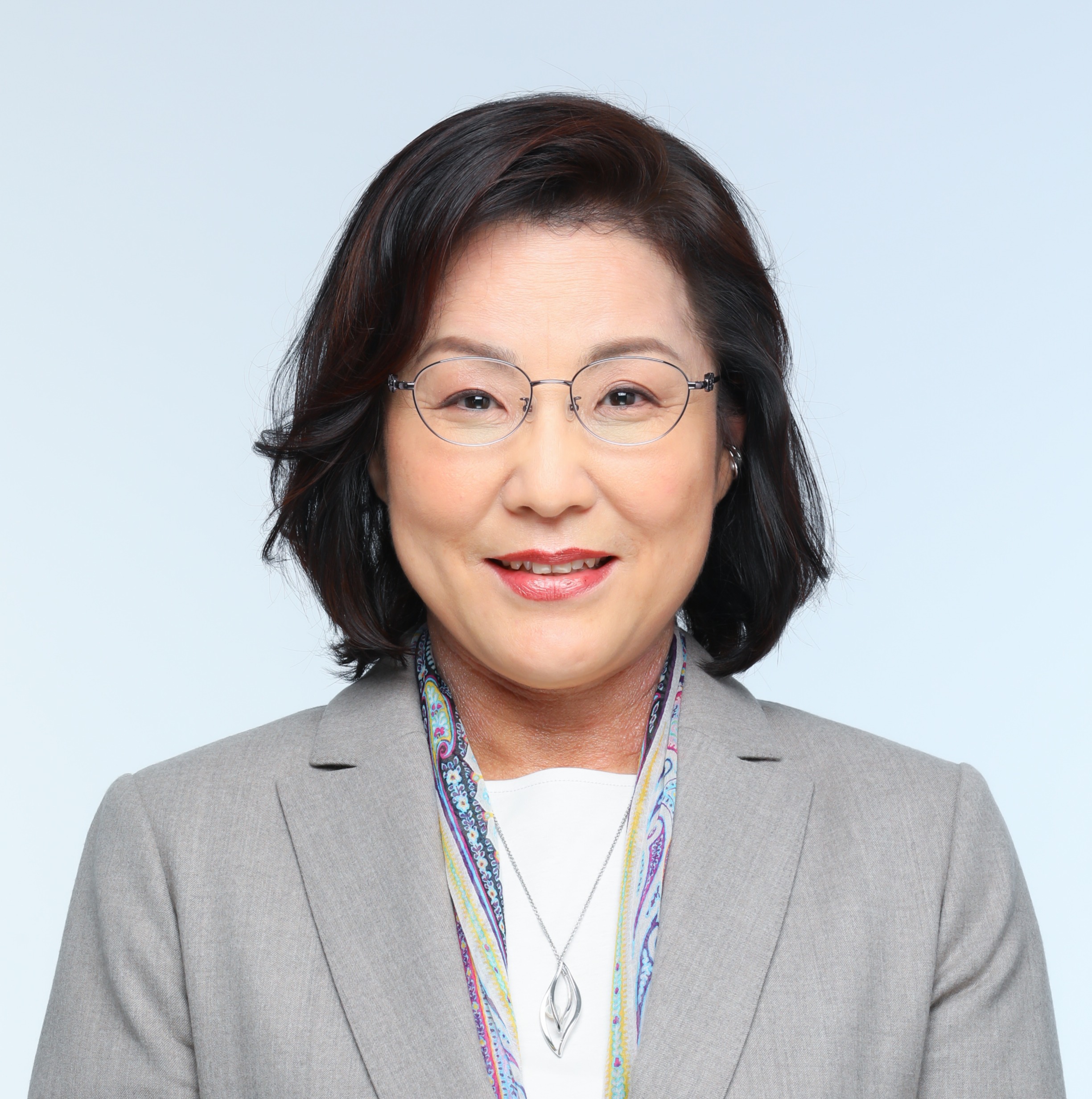 ルゾンカ典子 氏