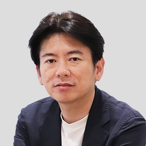 源田 泰之 氏